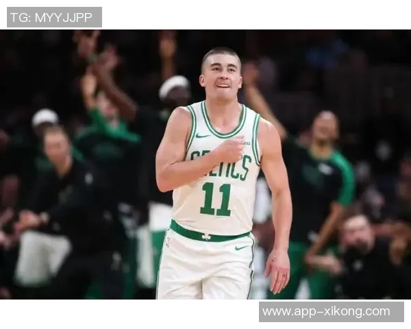 普理查德表现稳定半场8投4中贡献11分2篮板4助攻 普理查德表现稳定半场8投4中贡献11分2篮板4助攻