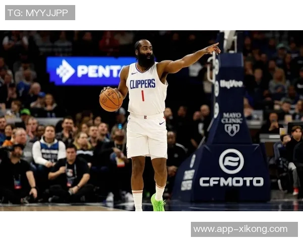 快船赢球海报曝光小卡笑容灿烂哈登背影引发球迷热议 快船赢球海报曝光小卡笑容灿烂哈登背影引发球迷热议