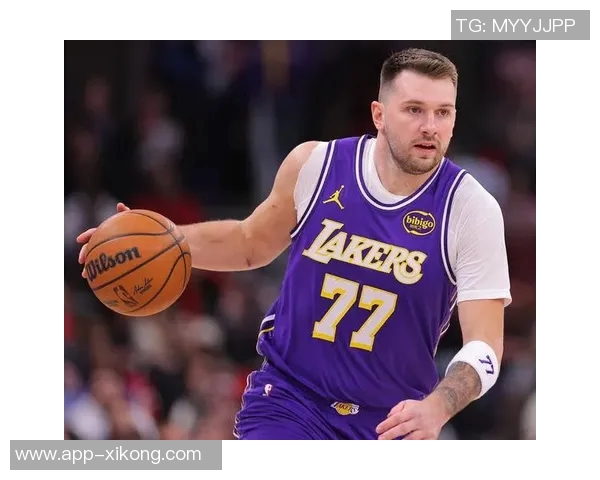 东契奇状态起伏全场23投8中三分球命中5次贡献25分2篮板7助攻