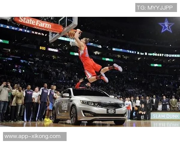 14年前今天格里芬惊天扣篮逆袭帕金斯创造篮球历史经典瞬间 14年前今天格里芬惊天扣篮逆袭帕金斯创造篮球历史经典瞬间